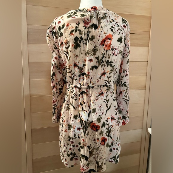 Hillary Radley, size medium floral blouse, button up with tie up, - Picture 12 of 12